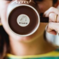 京都発の人気クラフト集団「AIUEO」のHPをチェック