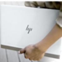 ホワイト×ゴールドが美しい『HP Spectre 13』をチェック