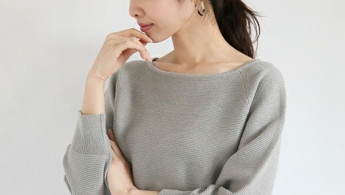 クルーネックやvネック 首回り美人は自分に似合う形を把握するところから キナリノ