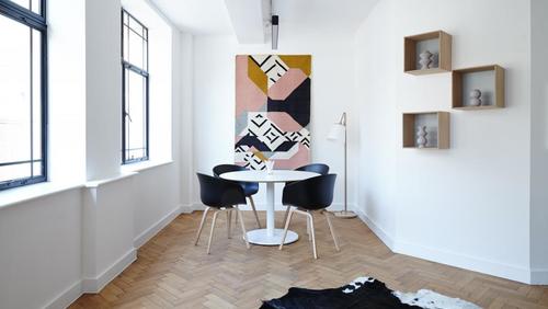 お部屋に 絵 を飾ってアート空間に 飾り方 インテリア実例集 おすすめ名画 キナリノ