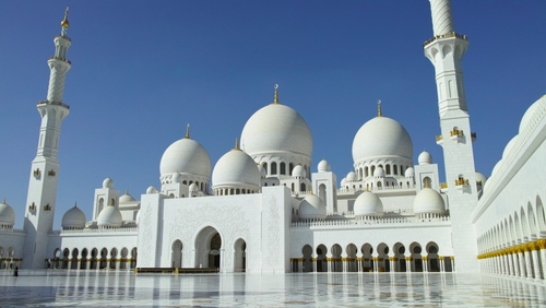 巨大モスクに砂漠のホテル オアシス都市まで ドバイ に負けないアブダビの魅力 キナリノ
