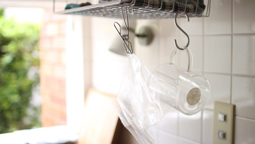 キッチン 洗面台 クローゼットまで ササッと出し入れできる S字フック で賢く収納 キナリノ