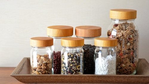 詰め替える そのひと手間が大切なんです すっきり収納 調味料入れ おすすめグッズ キナリノ