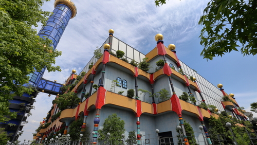 フンデルトワッサー 楽園を求めて ー絵画から建築へ フンデルトワッサー 楽園を求めてー絵画から建築へ HUNDERTWASSER