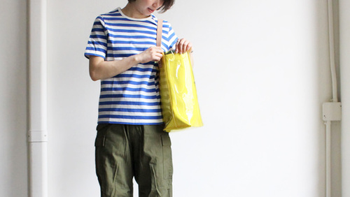 大人にちょうどいい華やかさ カーキ イエロー でつくる今どきコーディネート キナリノ