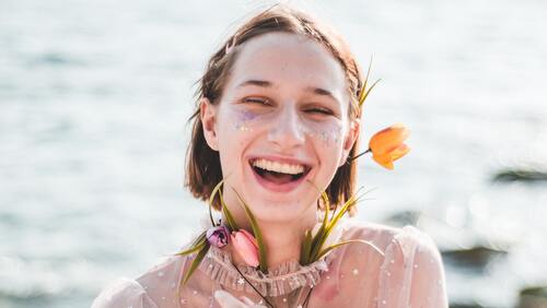 可愛い笑顔の作り方 表情に効くお役立ちアイテムと練習法 キナリノ