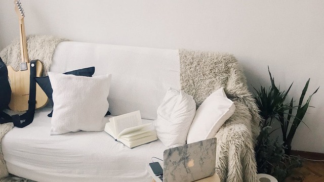 一人暮らしさんにおすすめのソファ】ほっとくつろげる空間を作ろう