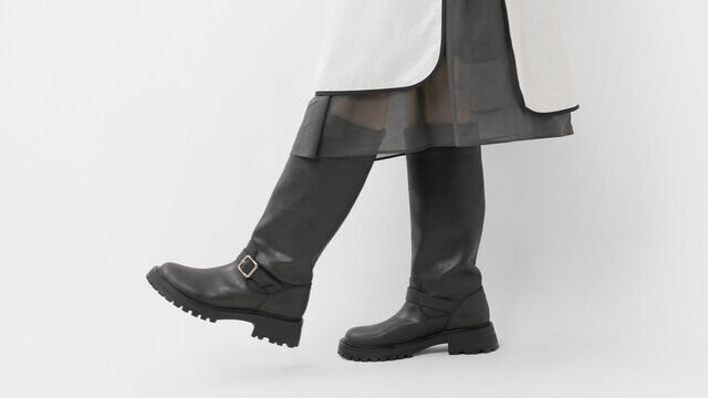 CAMINANDOブラックレザー ロングブーツ バックル付き