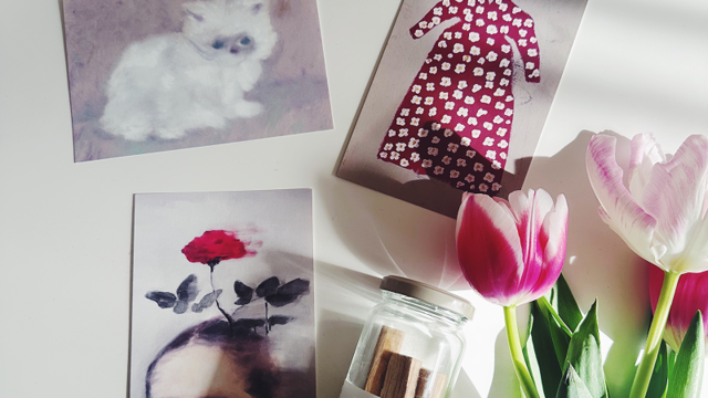 ポストカードで白壁を飾る。
素敵なアートが身近にある嬉しのカバー画像