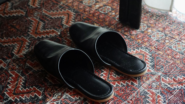 まとめ買いにも！普通なのにかっこいい、スリッパの話 ―HOEK 大井智史さん