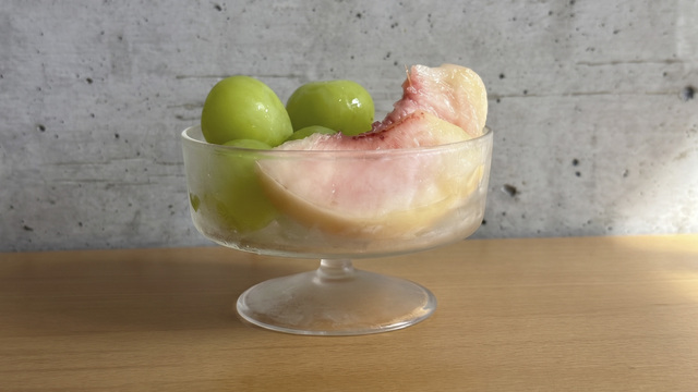 食欲の秋を堪能♪スタッキング可能な脚付きグラスの出番です
