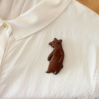 ワンポイントでぐっとおしゃれに！“ブローチ”の素敵な使い方