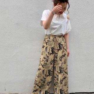 ゆるくおしゃれに履きこなそう。柄パンツで作るリラックススタイル