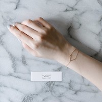 シンプルで繊細なデザインが素敵。【NOUE】のアクセサリーを身につけ