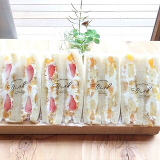 芝生でピクニックできる「Bird代官山」でおいしいサンドイッチを♪