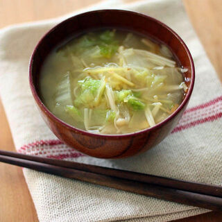 一人暮らしでもちゃんと「一汁」。少ない具材で作るお味噌汁レシピ帖