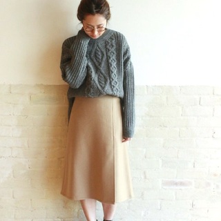 今秋も人気 女性らしさを引き立てる ミモレ丈スカート コーディネート術 キナリノ