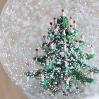 きらめきにうっとり♡「ヴィエナ スノーグローブ」のスノードーム