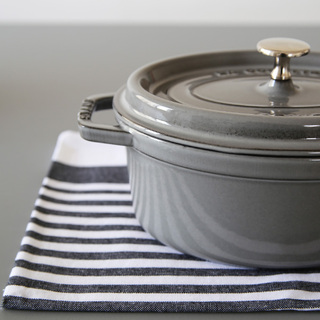 いつも出しておきたくなる美しい佇まい。「ストウブ」の鍋で美味しい食卓を。