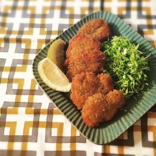 センスアップしたい料理の盛り付け。お皿の色別やコツを見てみよう。