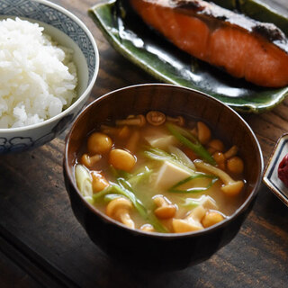 見ると丁寧な和食を作りたくなる！料理研究家・冨田ただすけさんの「白ごはん.com」