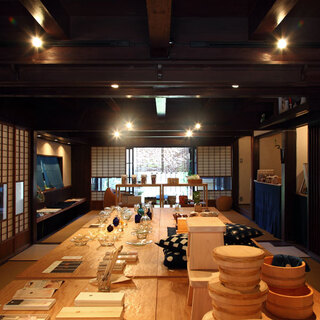 地域の良さを世界中へ。九州のアンテナショップ「うなぎの寝床」