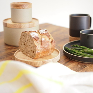 シンプルモダンで和食にも洋食にも合う。ハサミポーセリンのテーブルウェア