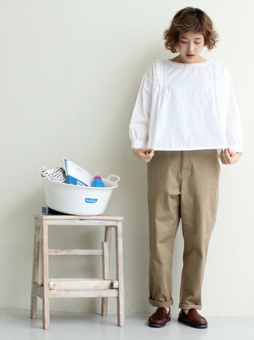 着まわしバツグンのボトムス チノパン で 春コーデを始めよう キナリノ