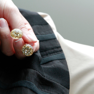 春は耳元のおしゃれが楽しい季節。お気に入りのピアスで“横顔美人”になりましょう