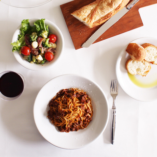 イタリアの定番食器「サタルニア」。シンプルで使いやすいのが良いよね♪