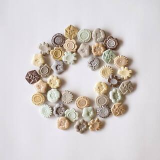 春、芽吹きの季節。暮らしや装いにボタニカルモチーフのアイテムを。