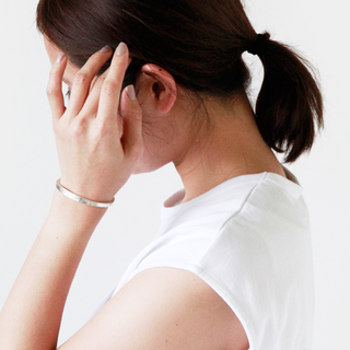 心がときめく繊細なアクセサリー。ブレスレット・バングルで手首にアクセントを♪