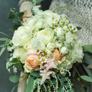 vol.36 アトリエみちくさ -日常にも、ハレの日にも。
町のお花屋さんが生み出す特別な結婚式