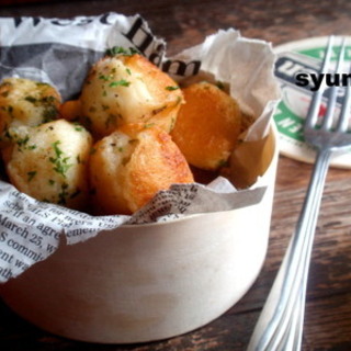 お好みの具でおやつにもおかずにも♪可愛い「チーズボール」のアレンジレシピ