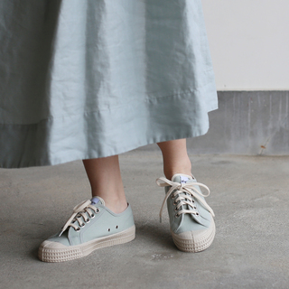 やさしいカラーとデザインで足元を彩る「NOVESTA（ノベスタ）」のスニーカー