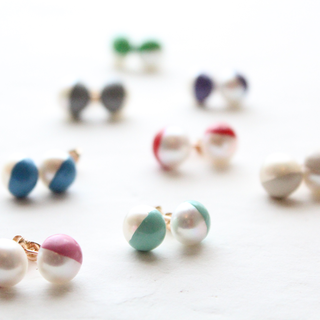 遊び心にも上品さを…大人の女性にふさわしい「パールアクセサリー」をご紹介♪