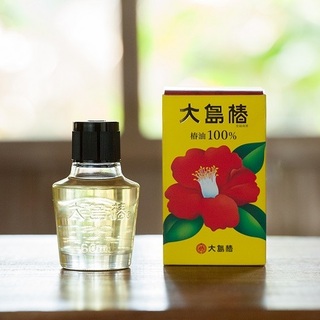 髪だけじゃない。90年近くのロングセラー「椿油」を"顔にこそ"使いたいワケ。