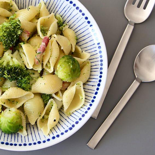 爽やかな青と白。お料理がより美味しく見える「千段十草」「蒼十草」の食器たち