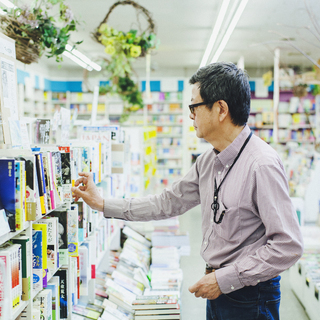 vol.48 いわた書店・岩田徹さん 
- 読者と本を繋ぐ。ローカル書店から届く“自分だけ”の一冊