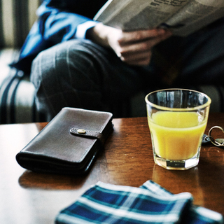 “毎日使ってもらえる”って嬉しい！ 男性へ贈る【革小物】の失敗しない選び方