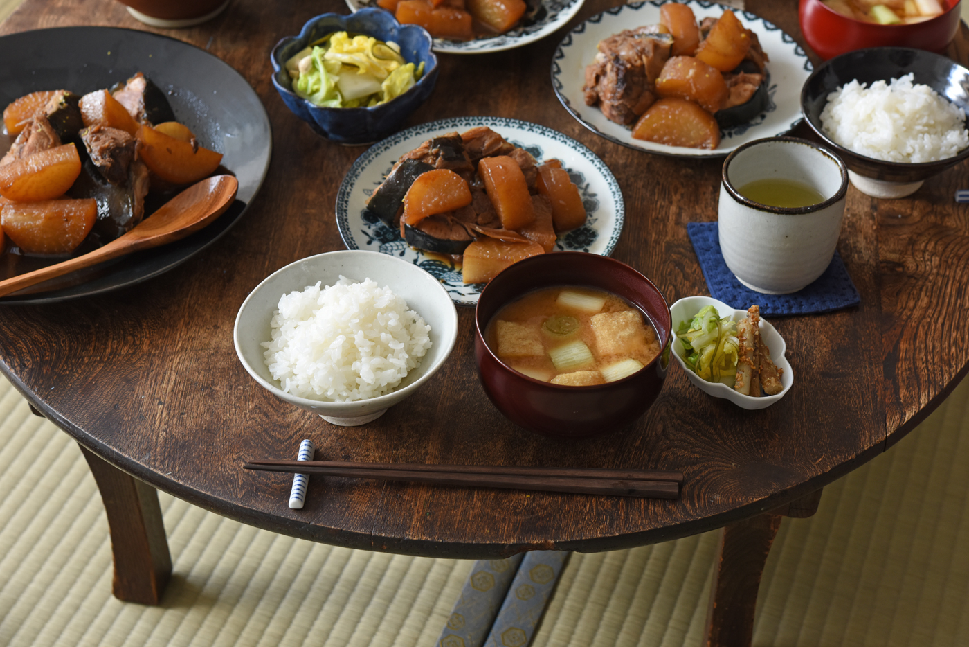 新連載 冨田ただすけさんの 旬の献立 Vol 1 あら 美味しい ぶり大根 を囲む 冬の食卓 キナリノ