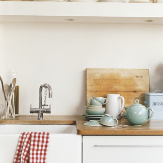 物で溢れるキッチン周り…。少ない物で「ミニマルに賢く」暮らすには？