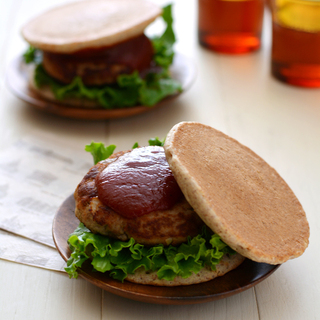 クレープよりもふんわり分厚く！食べ応え抜群の“パンケーキサンド”レシピ