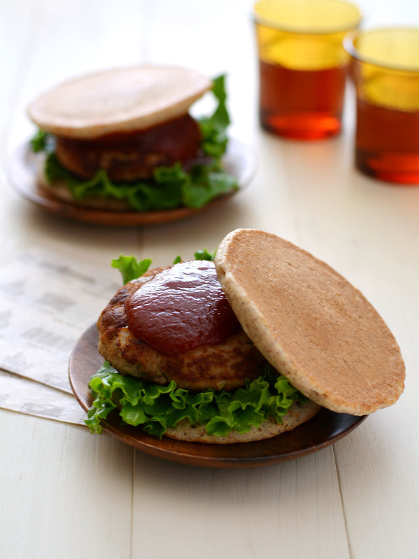 クレープよりもふんわり分厚く 食べ応え抜群の パンケーキサンド レシピ キナリノ