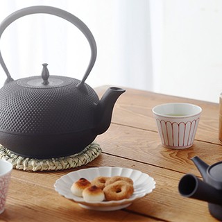 丁寧な暮らしのそばに。一生付き合える「南部鉄器」の魅力とお手入れ方法