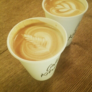 一度は行ってみたい！メゾンキツネが展開する青山のカフェが素敵♪