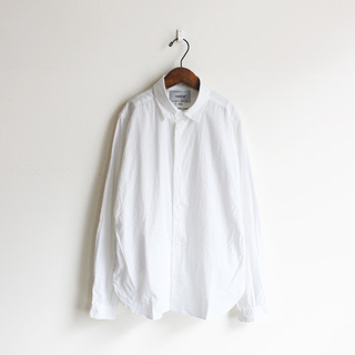 心地よさと、品のよさと。新生活にYAECA（ヤエカ）の白いシャツを手に入れて