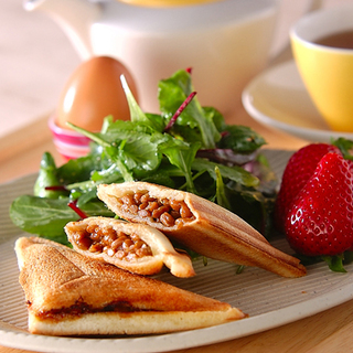 子どもも大好きな料理に変身♪  納豆の「和風以外」のアレンジレシピ