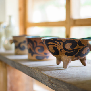 やちむん・琉球ガラス…昔ながらの素朴な工芸に触れる『沖縄』手仕事の旅