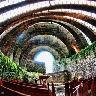 自然との調和が美しい。軽井沢「石の教会」がとっても素敵